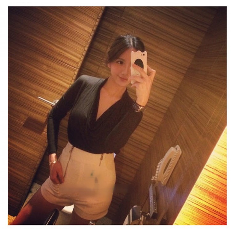 J41676 Top slim con scollo a V-1