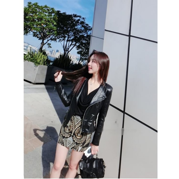 J41676 Top slim con scollo a V-3