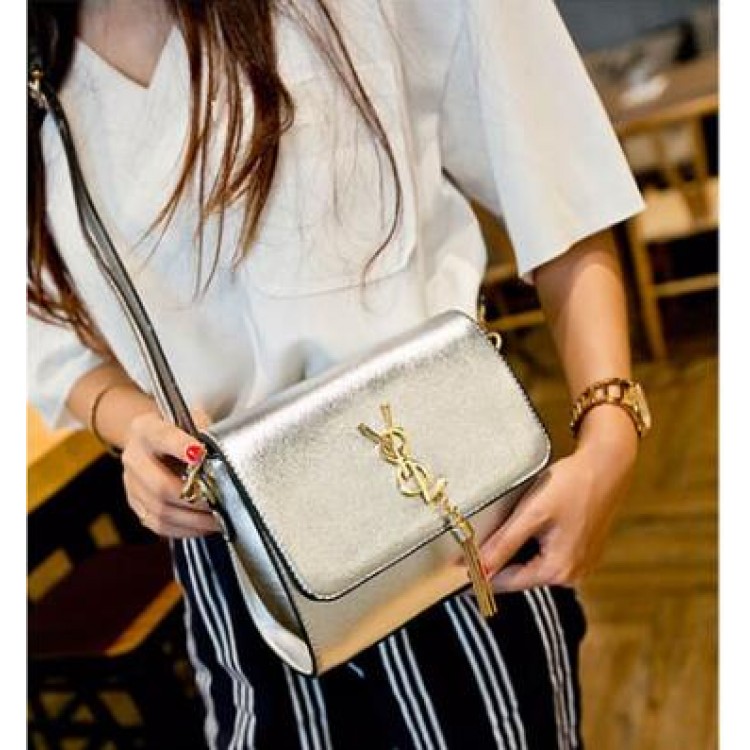 PBB8481 Borsa a tracolla con nappa con pendente in metallo moda Europa-2