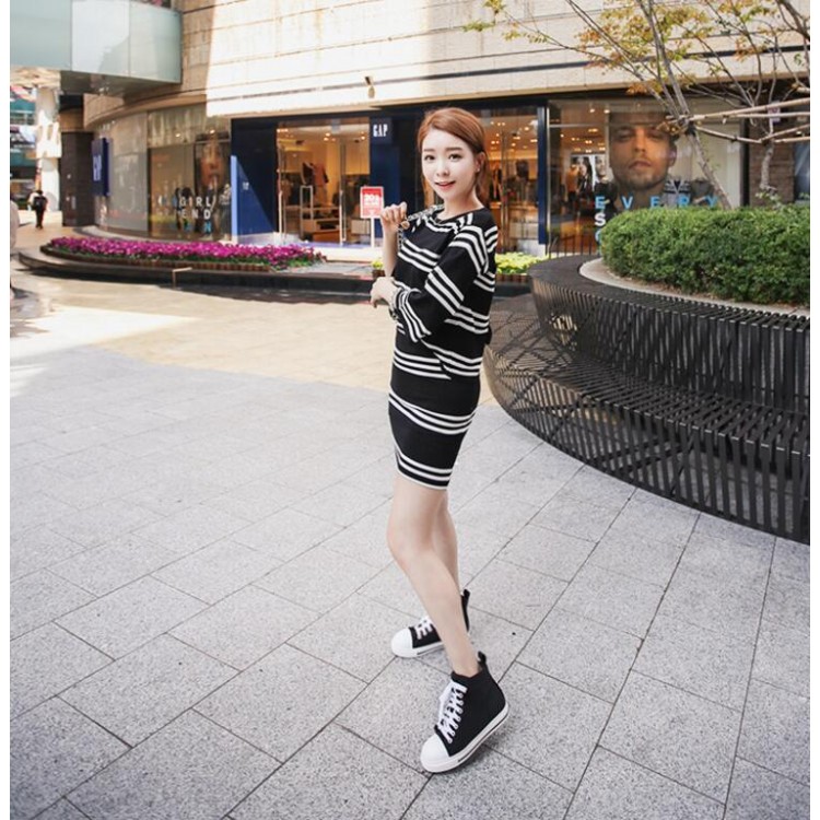 TE3040YZS Top stile sportivo casual a righe bianche e nere con gonna attillata sui fianchi-2