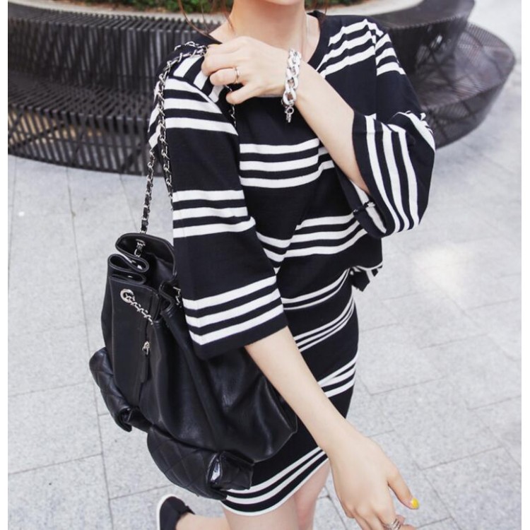 TE3040YZS Top stile sportivo casual a righe bianche e nere con gonna attillata sui fianchi-4