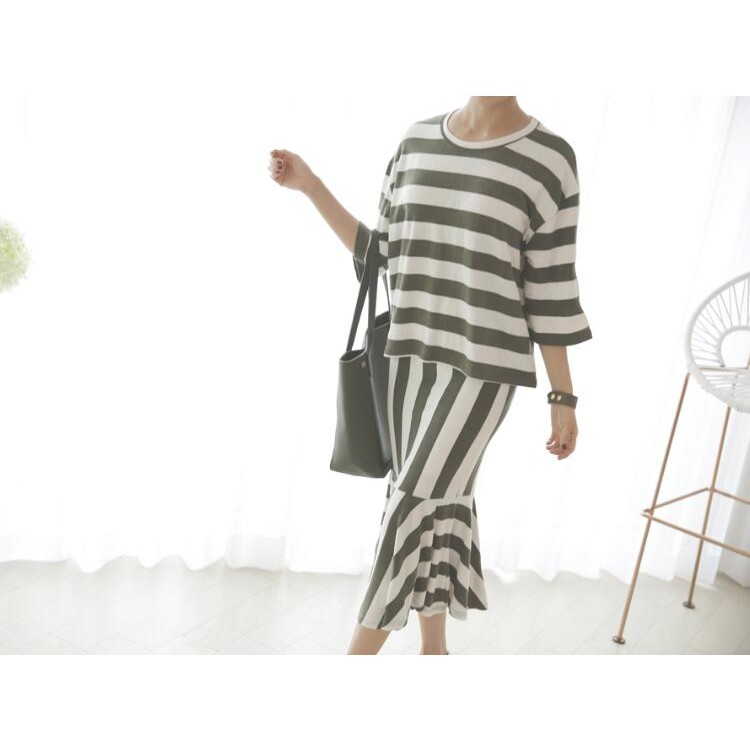 TE3070YZS Top a righe di grandi dimensioni con maniche a tre quarti e gonna a coda di pesce-1