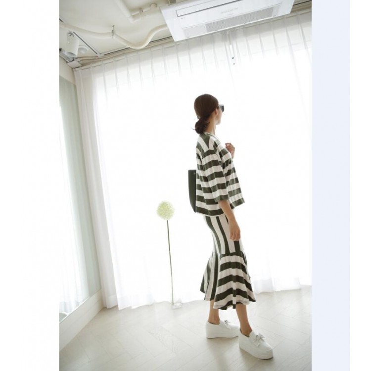 TE3070YZS Top a righe di grandi dimensioni con maniche a tre quarti e gonna a coda di pesce-3