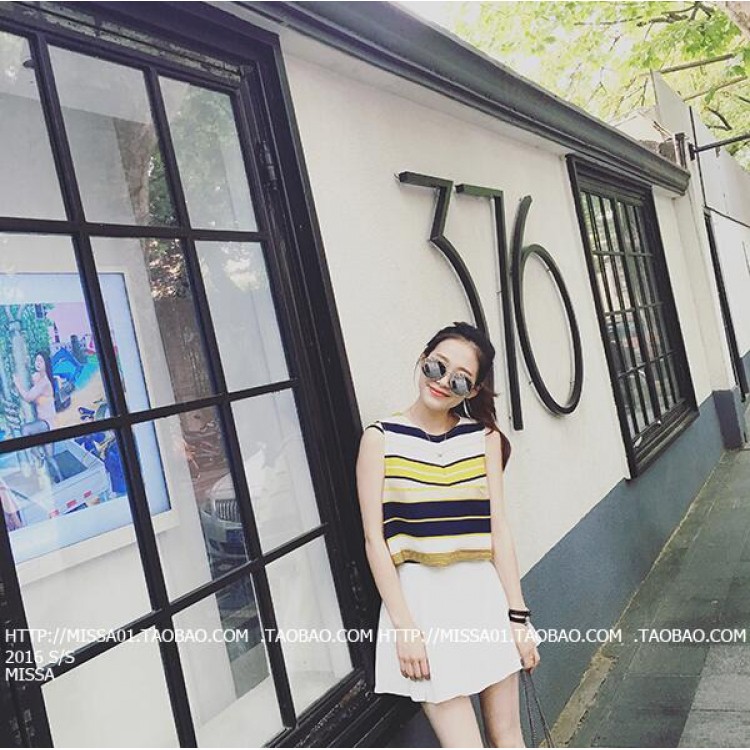 TE6685YRYY Top senza maniche con gonna e allacciatura sul retro a righe larghe-1