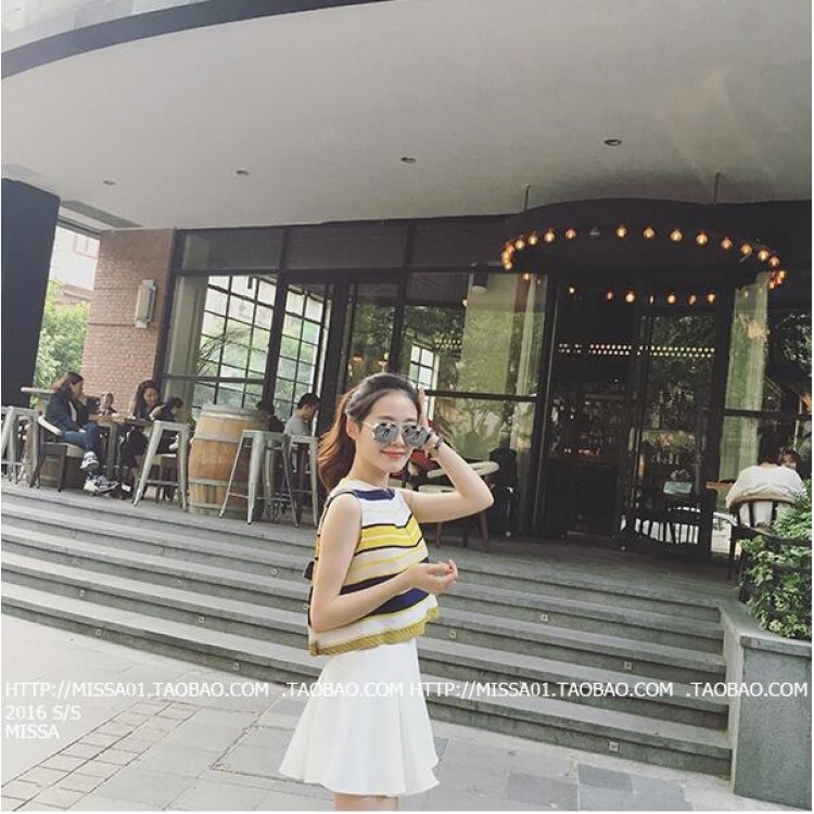 TE6685YRYY Top senza maniche con gonna e allacciatura sul retro a righe larghe-3