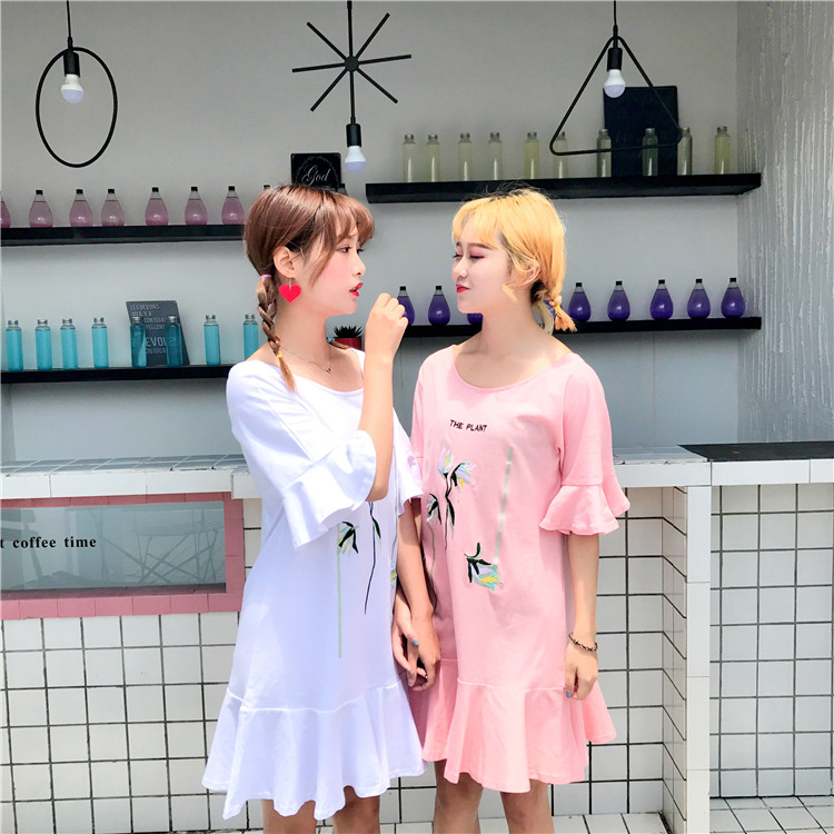 TE9166HYG Abito con maniche a tromba e scollo a V ricamato-6